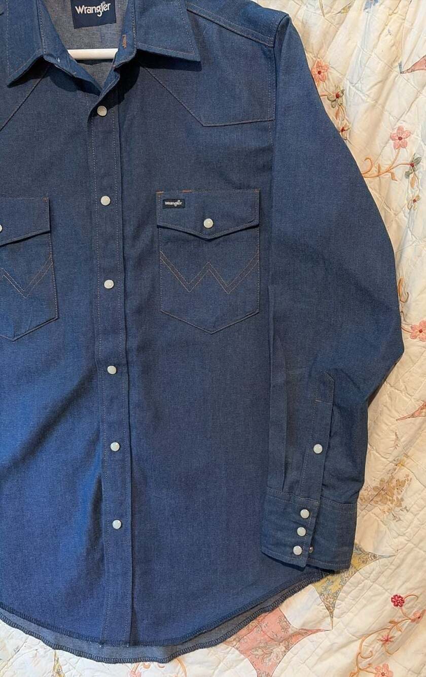 Wrangler Men's Cowboy Cut Long Sleeve Western Denim Snap Shirt 100% cotton - Picture 4 of 15
